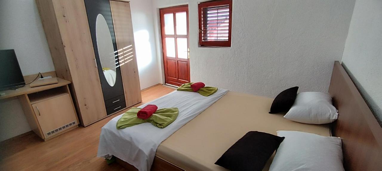 Apartments Andela Starigrad Paklenica Exterior foto